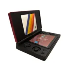 Anbernic RG DS roja abierta con doble pantalla y diseño tipo Nintendo DS